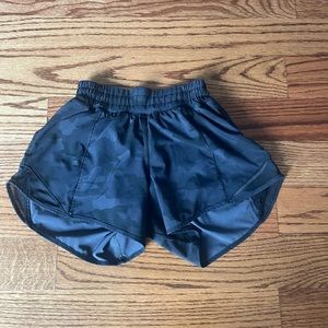 Lulu lemon camo size 2 tall hottie hot shorts